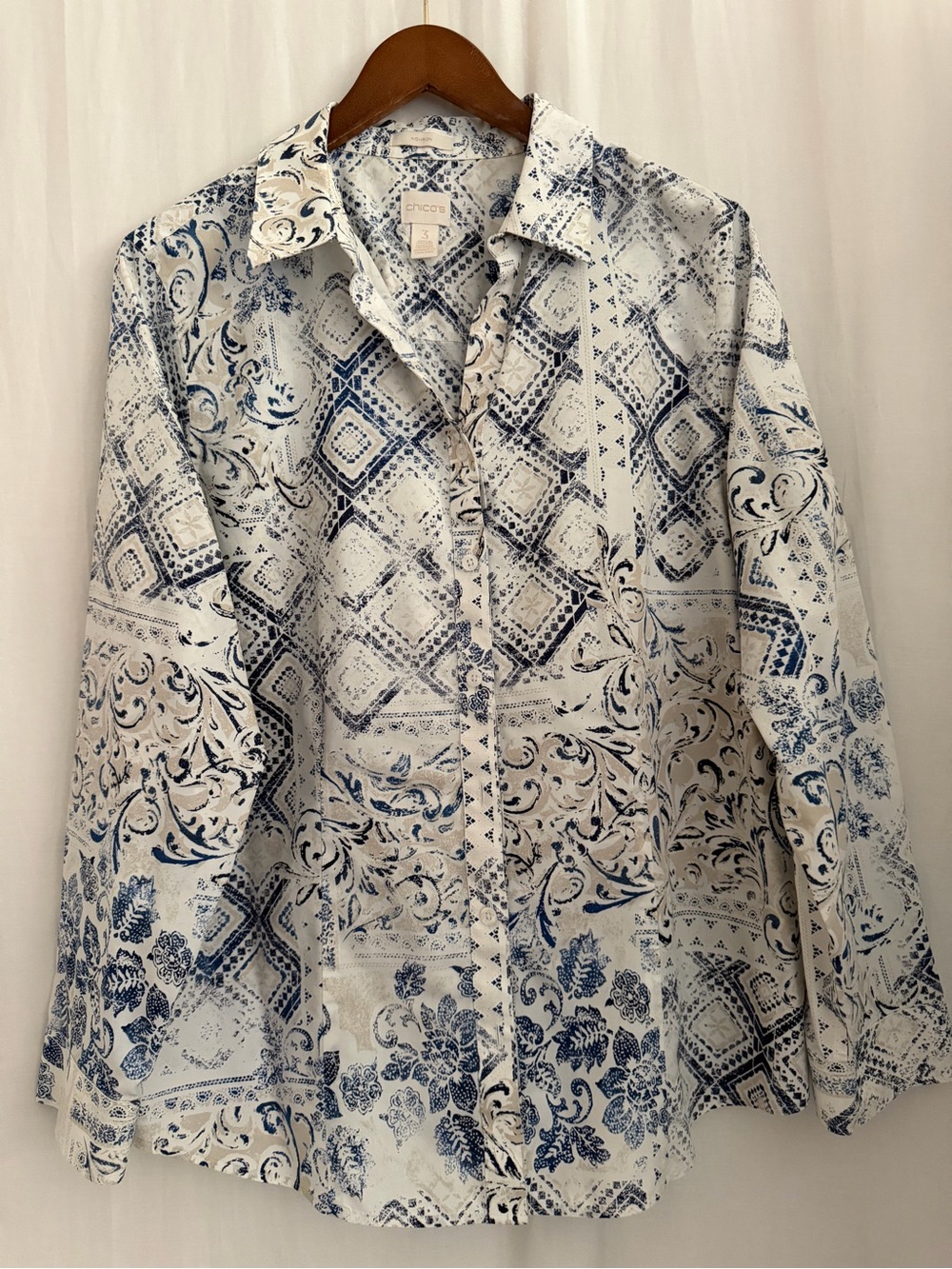 Chico’s No Iron 100% Cotton Abstract Print Button Down Shirt -White Blue- 3 (XL)